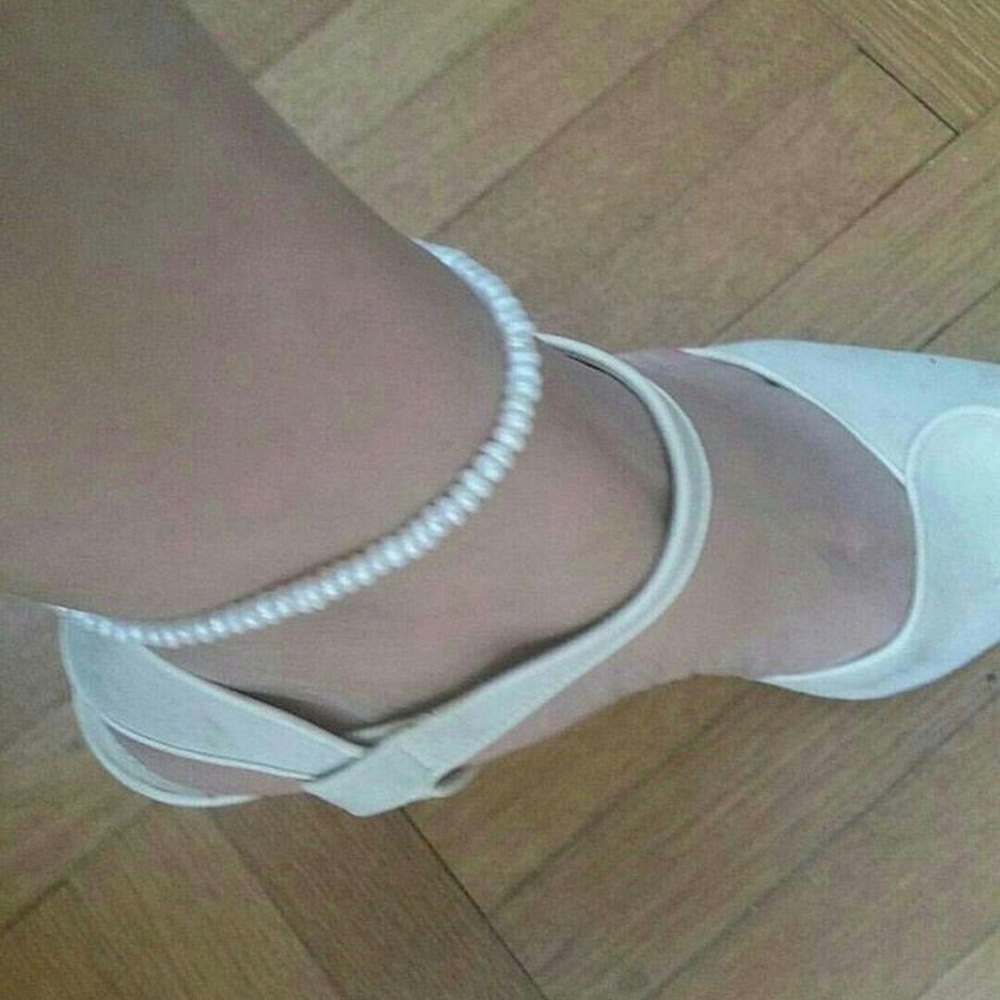 Women’s anklet pearls and chain
